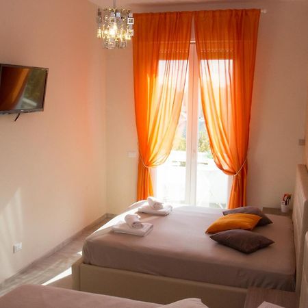 Windows On Rome Bed & Breakfast Room photo